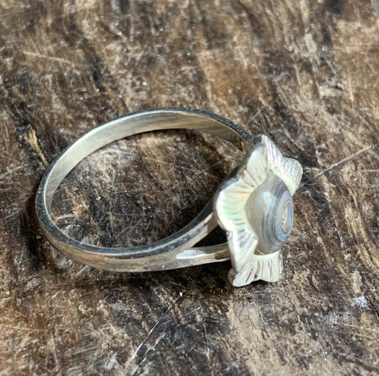 Zilveren ring 925 - bloem parelmoer - Rootz Gallery