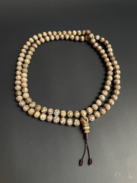 Lange mala met mantra uit Nepal - beige