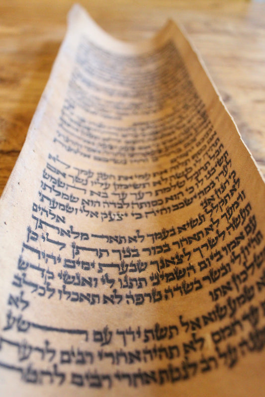 Zeer oud Torah rol fragment uit Irak - Rootz Gallery