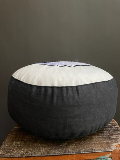 Sturdy meditation cushion Yin Yang