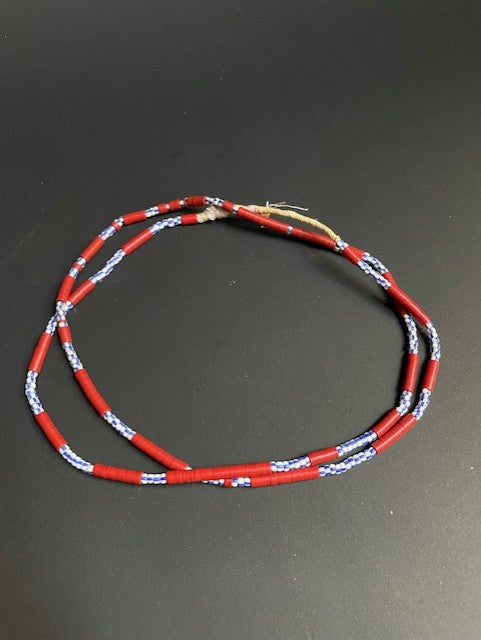 Vintage handelskralen ketting uit Ghana rood-wit-blauw