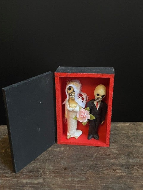 Diorama Day of the Dead from Mexico (eternal love)