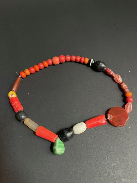 Vintage handelskralen ketting uit Ghana rood