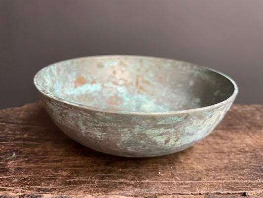 Handmade singing bowl with patina (13.4 cm)