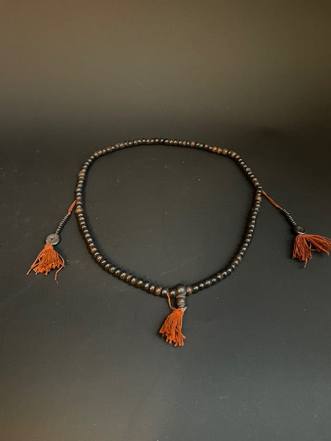 Long necklace from Nepal - dark brown