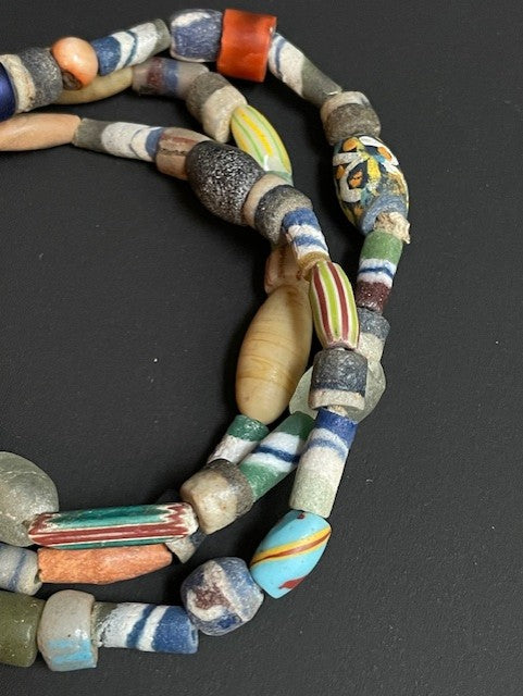 Collier de perles de commerce vintage du Ghana