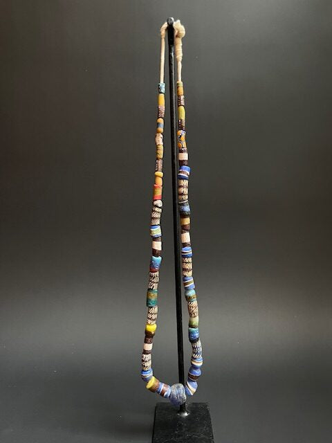 Long vintage tradebeads necklace from Ghana zigzag 