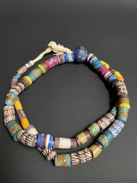 Long vintage tradebeads necklace from Ghana zigzag 