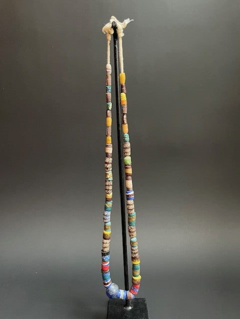 Long vintage tradebeads necklace from Ghana zigzag 