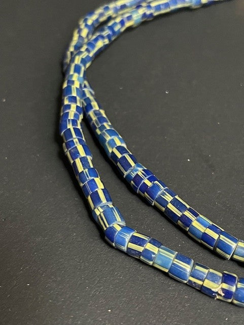 Collier de perles commerciales vintage du Ghana bleu-jaune 