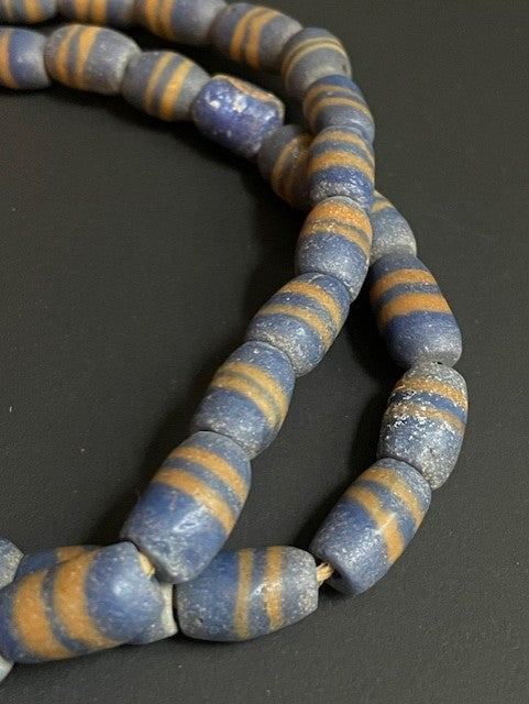 Vintage handelskralen ketting uit Ghana blauw-geel