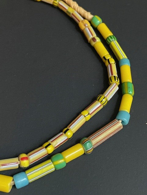 Vintage handelskralen ketting uit Ghana groen-geel