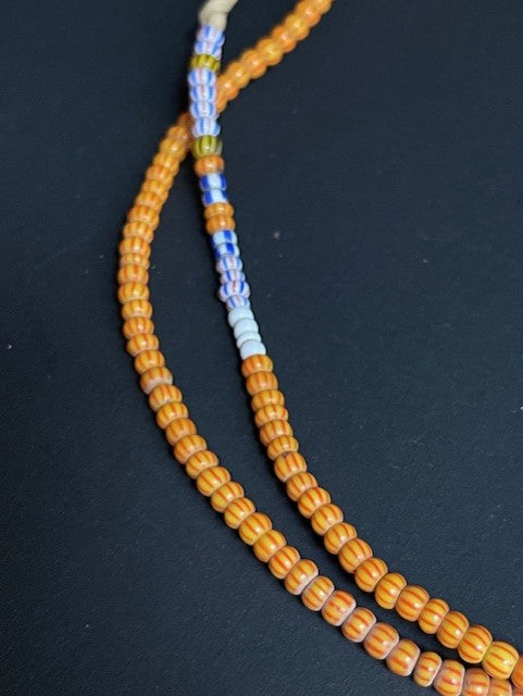 Vintage handelskralen ketting uit Ghana oranje-rood