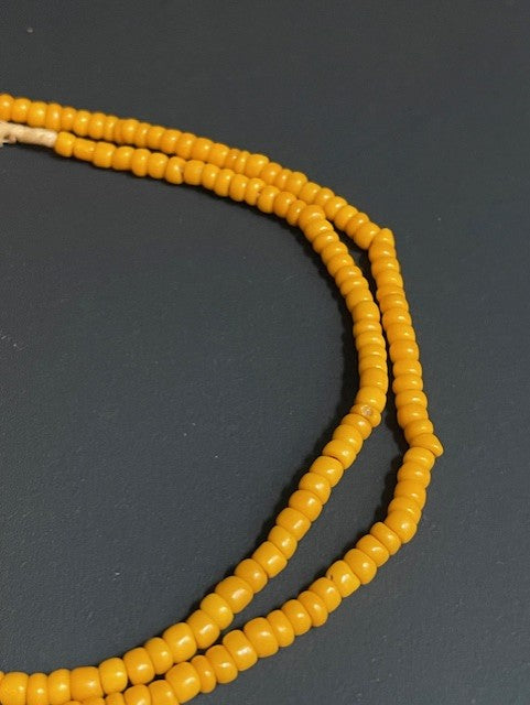 Vintage handelskralen ketting uit Ghana oranje