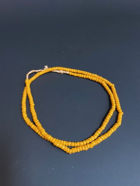 Vintage handelskralen ketting uit Ghana oranje