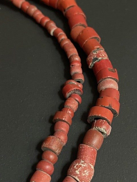 Vintage handelskralen ketting uit Ghana rood