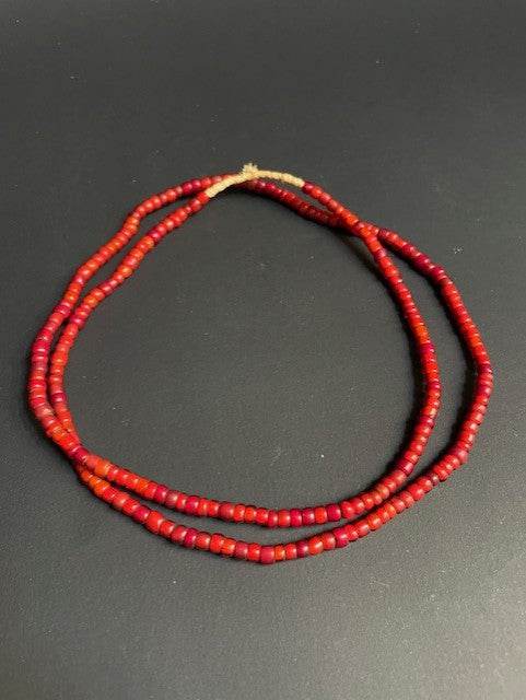 Vintage handelskralen ketting uit Ghana rood