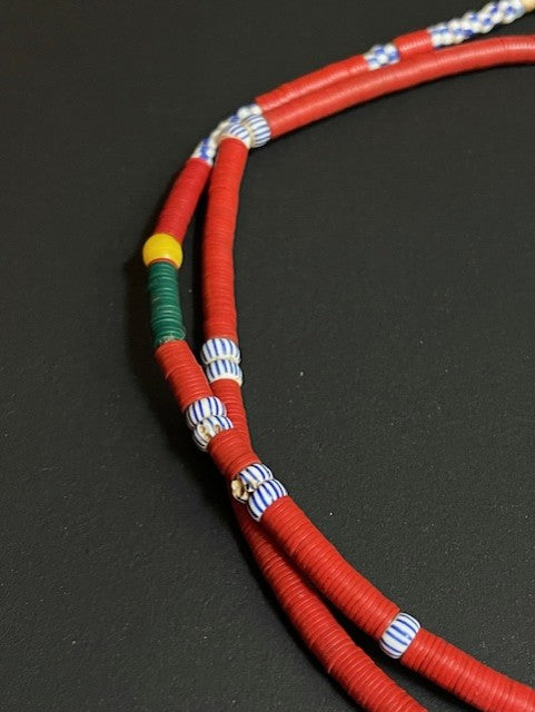 Vintage handelskralen ketting uit Ghana rood