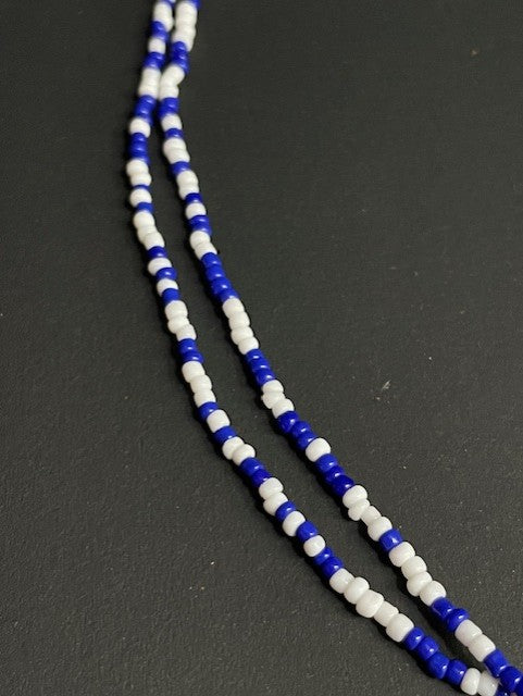 Collier de perles de commerce vintage du Ghana bleu-blanc 