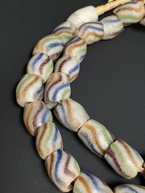 Long vintage tradebeads necklace from Ghana striped white