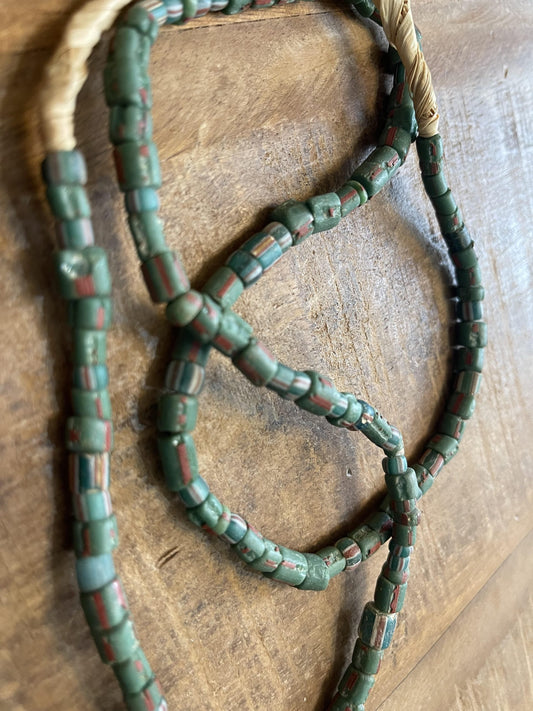 Vintage handelskralen ketting uit Ghana groen - Rootz Gallery