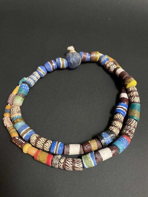 Long vintage tradebeads necklace from Ghana zigzag 