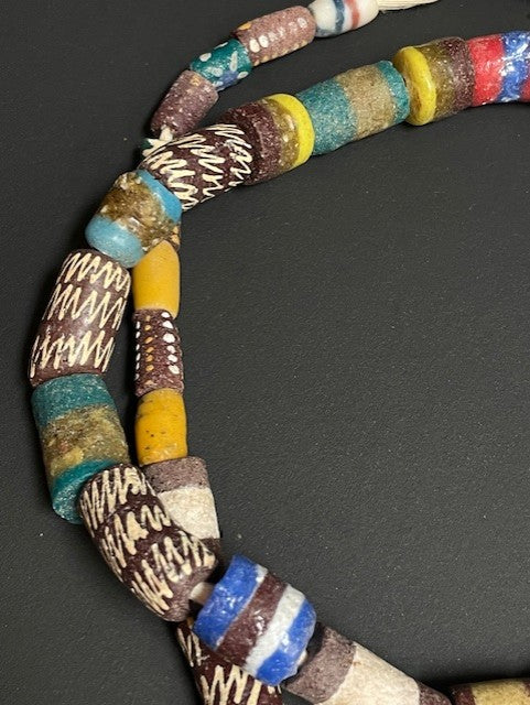 Long vintage tradebeads necklace from Ghana zigzag 