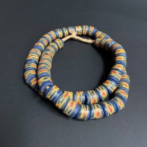 tradebeads necklace blue-yellow-red close-up